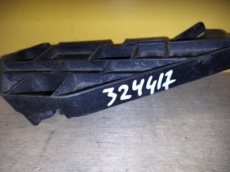 Кронштейн переднего бампера правый CRV 02-06