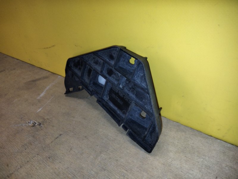 Кронштейн переднего бампера правый CRV 02-06