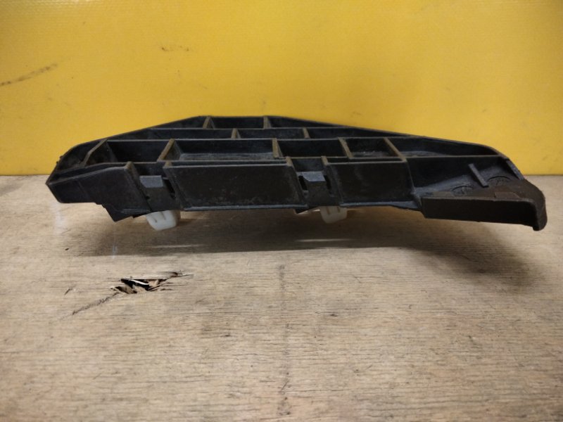 Кронштейн переднего бампера левый CRV 02-06 Кронштейн переднего бампера левый CRV 02-06