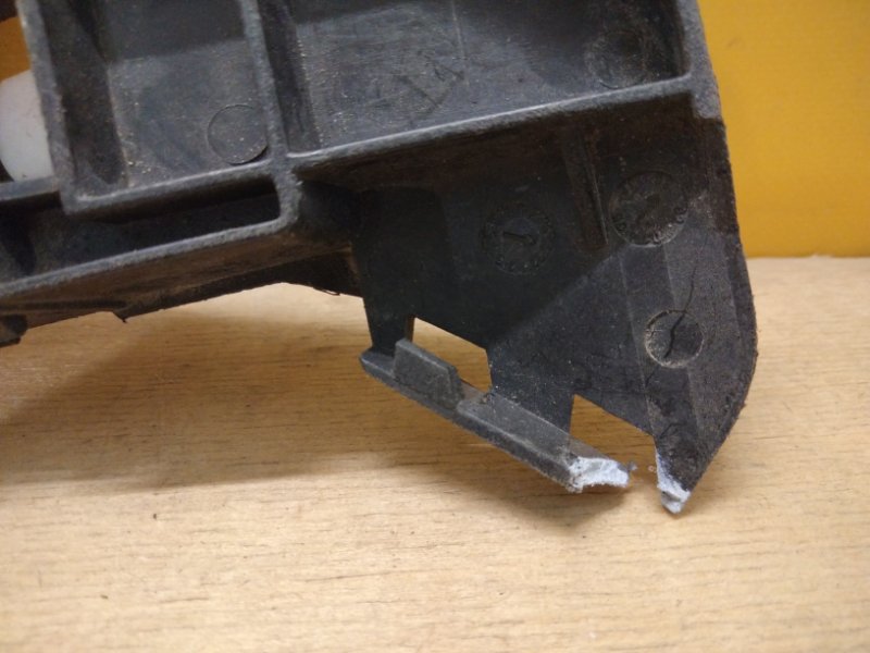 Кронштейн переднего бампера левый HONDA CRV 02-06