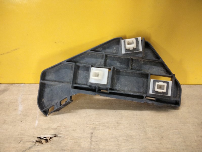 Кронштейн переднего бампера левый CRV 02-06