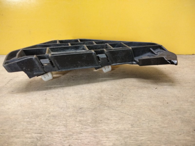 Кронштейн переднего бампера левый CRV 02-06