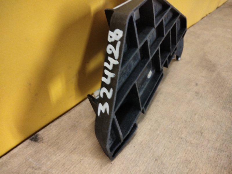 Кронштейн переднего бампера левый CRV 02-06