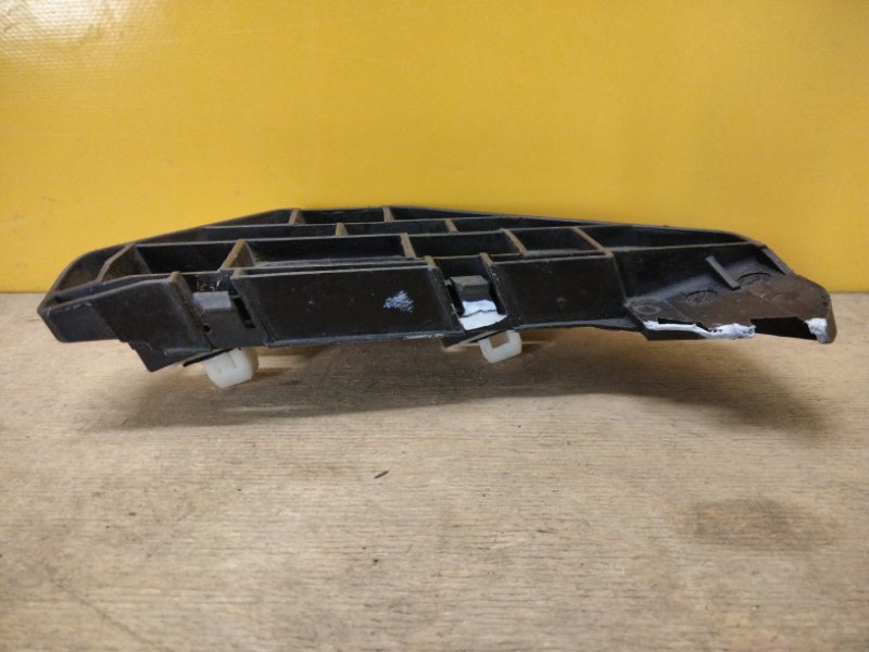 Кронштейн переднего бампера левый CRV 02-06