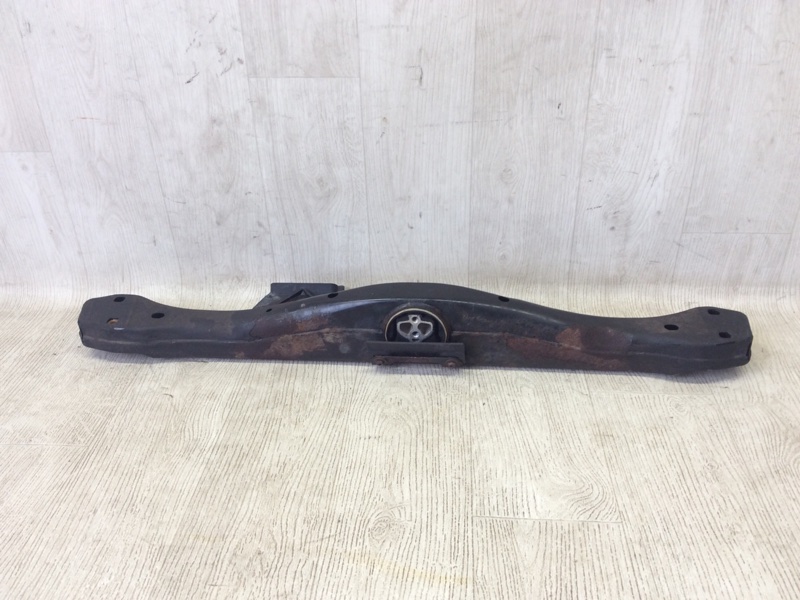 Балка под КПП CAYENNE 10-18 2011 4.8L