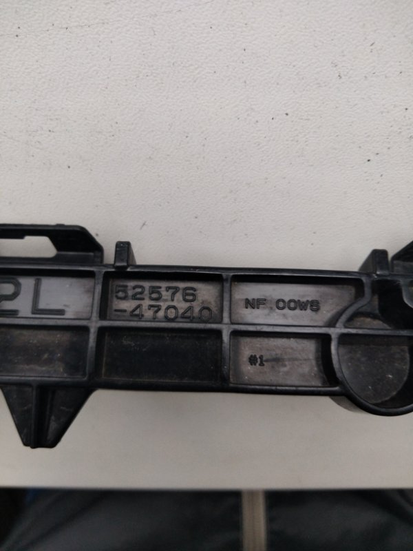 Кронштейн заднего бампера левый PRIUS 16-