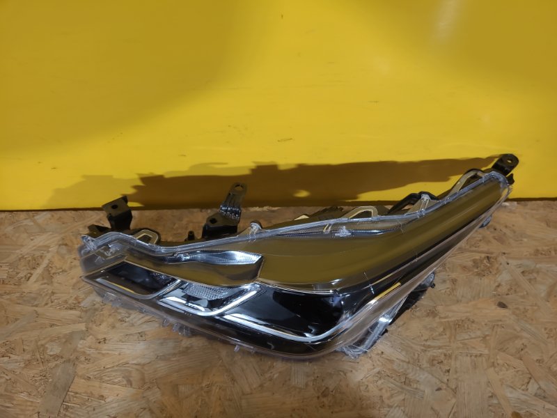 Фара левая COROLLA 18- Фара левая COROLLA 18-