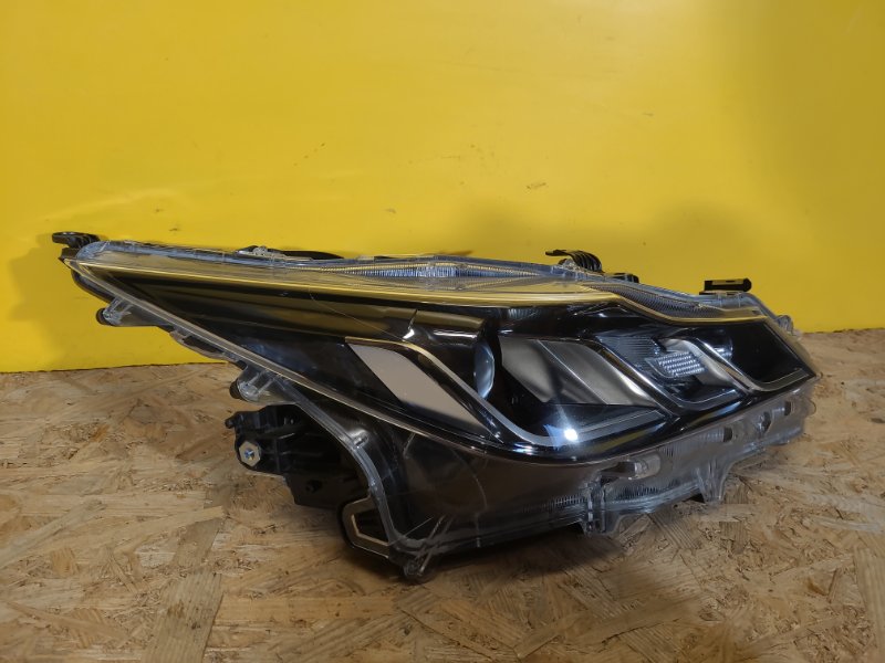 Фара правая COROLLA 18- Фара правая COROLLA 18-