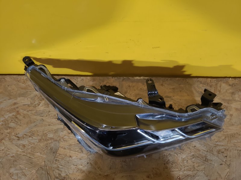 Фара правая COROLLA 18- Фара правая COROLLA 18-