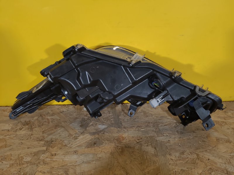 Фара правая COROLLA 18- Фара правая COROLLA 18-