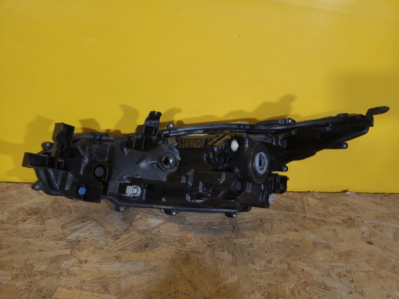 Фара правая COROLLA 18- Фара правая COROLLA 18-