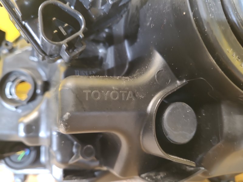 Фара правая COROLLA 18- Фара правая COROLLA 18-