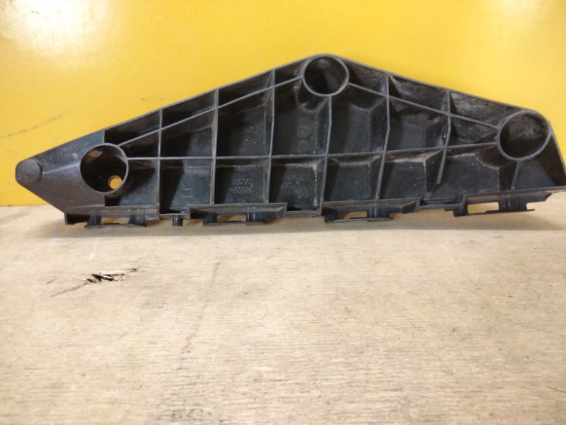 Запчасть кронштейн переднего бампера правый TOYOTA AVENSIS 08-18 5253505050 Б/У Кронштейн переднего бампера правый TOYOTA AVENSIS 08-18 5253505050 Б/У