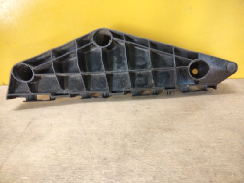 Запчасть кронштейн переднего бампера левый TOYOTA AVENSIS 08-18 5253605050 Б/У Кронштейн переднего бампера левый TOYOTA AVENSIS 08-18 5253605050 Б/У