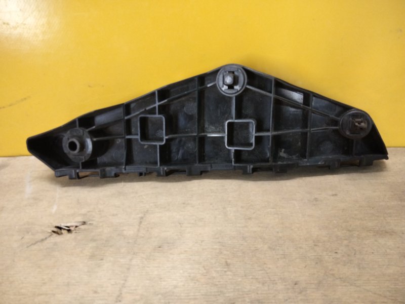 Кронштейн переднего бампера левый TOYOTA AVENSIS 08-18 Кронштейн переднего бампера левый TOYOTA AVENSIS 08-18