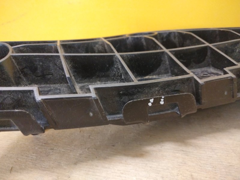 Кронштейн переднего бампера левый AVENSIS 08-18 Кронштейн переднего бампера левый AVENSIS 08-18