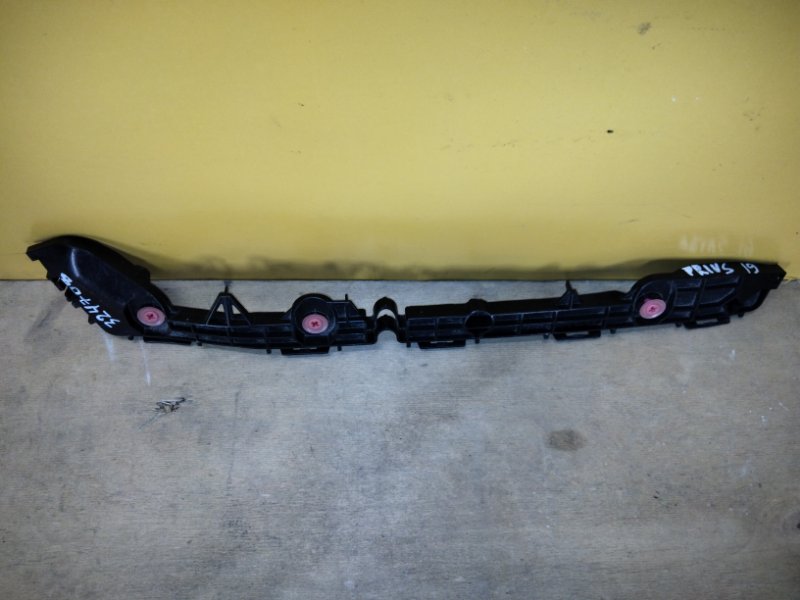 Кронштейн заднего бампера левый PRIUS 16-