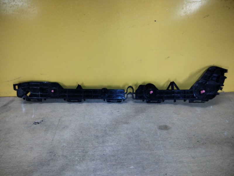 Кронштейн заднего бампера левый TOYOTA PRIUS 16-