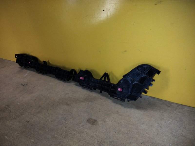 Кронштейн заднего бампера левый PRIUS 16-