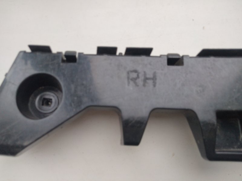 Кронштейн заднего бампера правый 6 GJ 12-