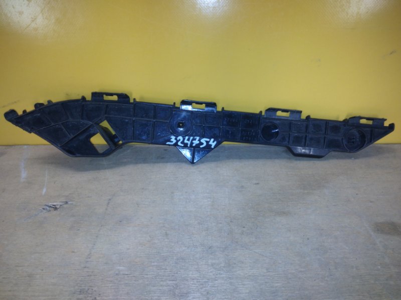 Кронштейн заднего бампера левый COROLLA 150 06-13