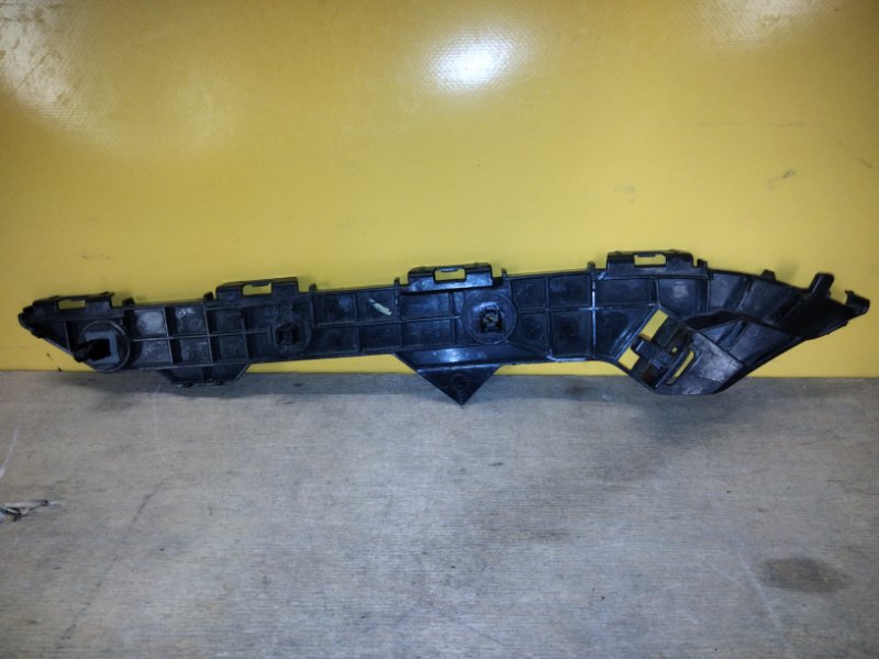 Кронштейн заднего бампера левый TOYOTA COROLLA 150 06-13