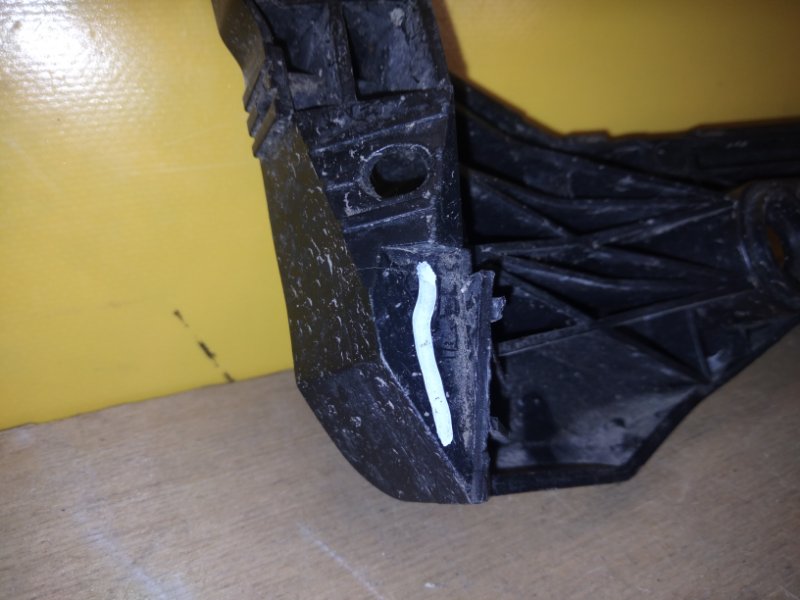 Кронштейн заднего бампера правый 6 GJ 12-