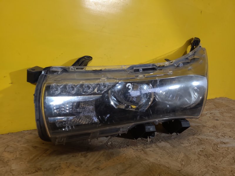 Фара левая TOYOTA COROLLA 12-19 E180 Фара левая TOYOTA COROLLA 12-19 E180