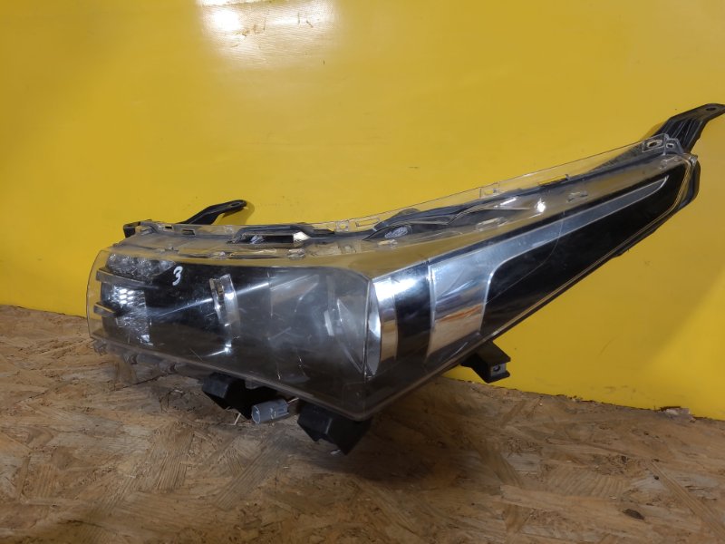 Фара левая COROLLA 12-19 E180 Фара левая COROLLA 12-19 E180
