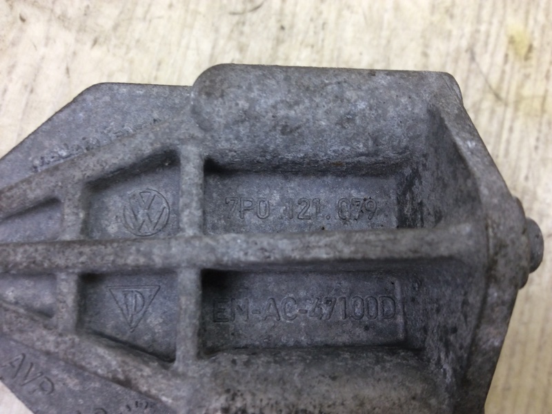 Крепление радиатора PORSCHE CAYENNE 10-18 4.8L