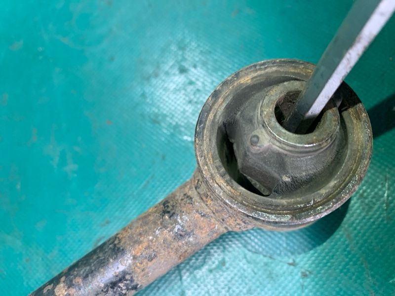 Рычаг задней подвески продольный задний левый CAMRY 40 06-11