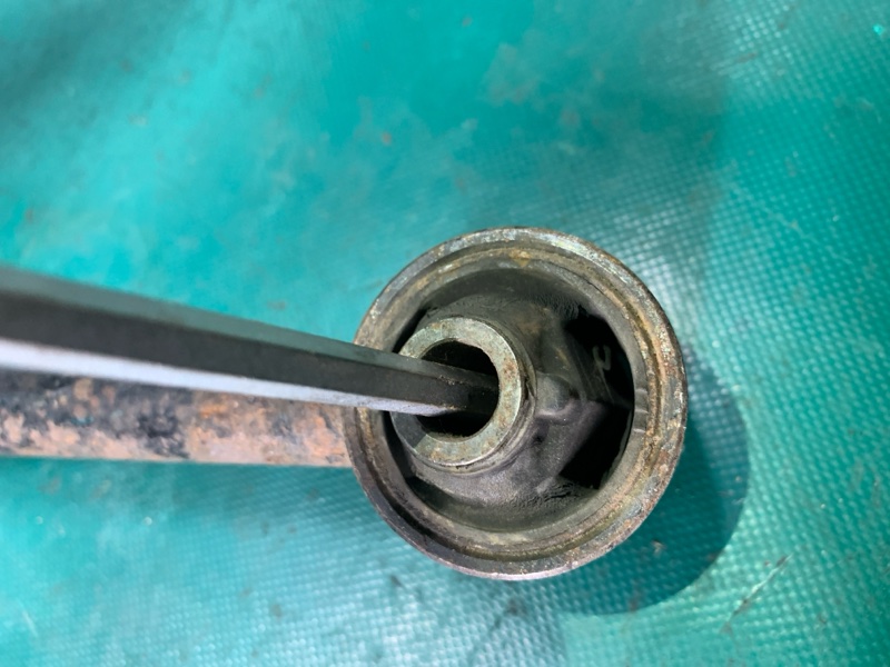 Рычаг задней подвески продольный задний левый CAMRY 40 06-11