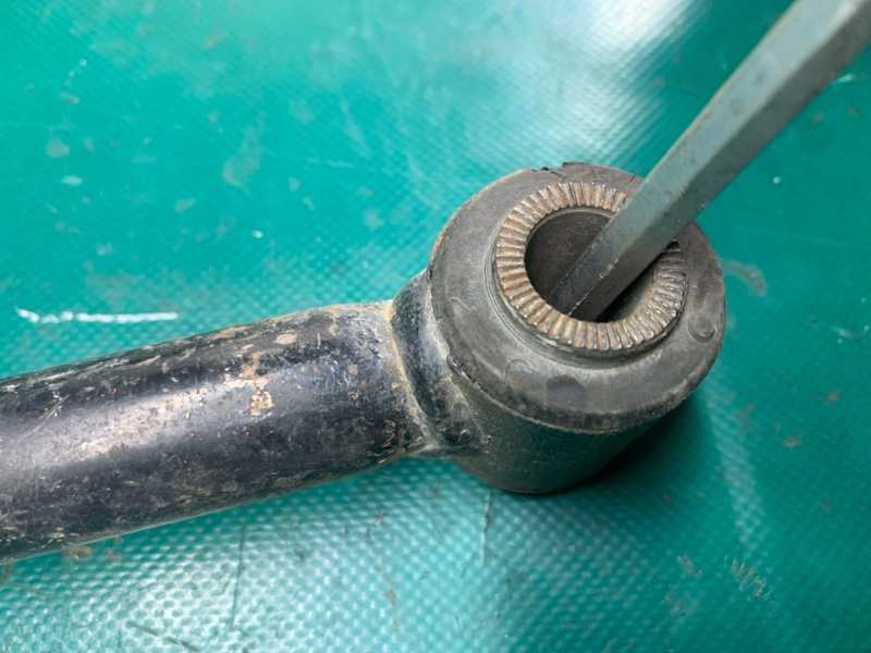 Рычаг задней подвески поперечный левый CAMRY 40 06-11