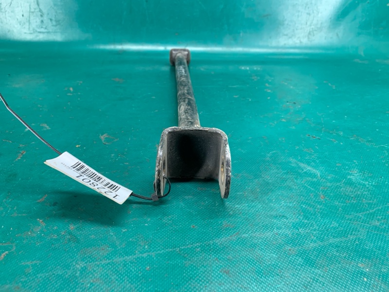 Рычаг задней подвески поперечный левый TOYOTA CAMRY 40 06-11