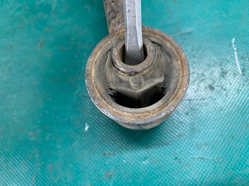 Рычаг задней подвески продольный задний правый CAMRY 40 06-11