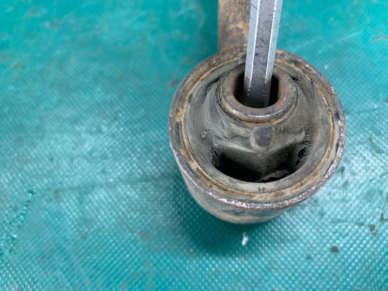 Рычаг задней подвески продольный задний правый CAMRY 40 06-11