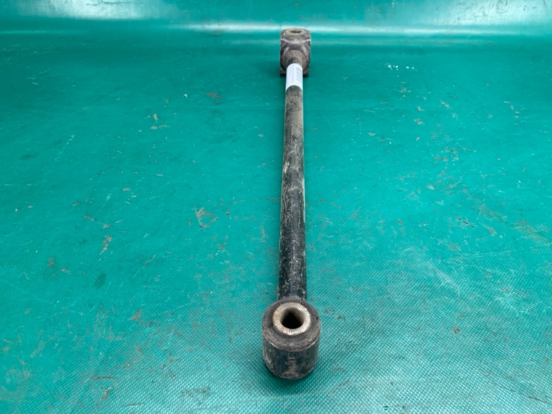 Рычаг задней подвески продольный правый CAMRY 40 06-11