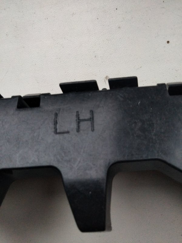 Кронштейн заднего бампера левый 6 GJ 12-