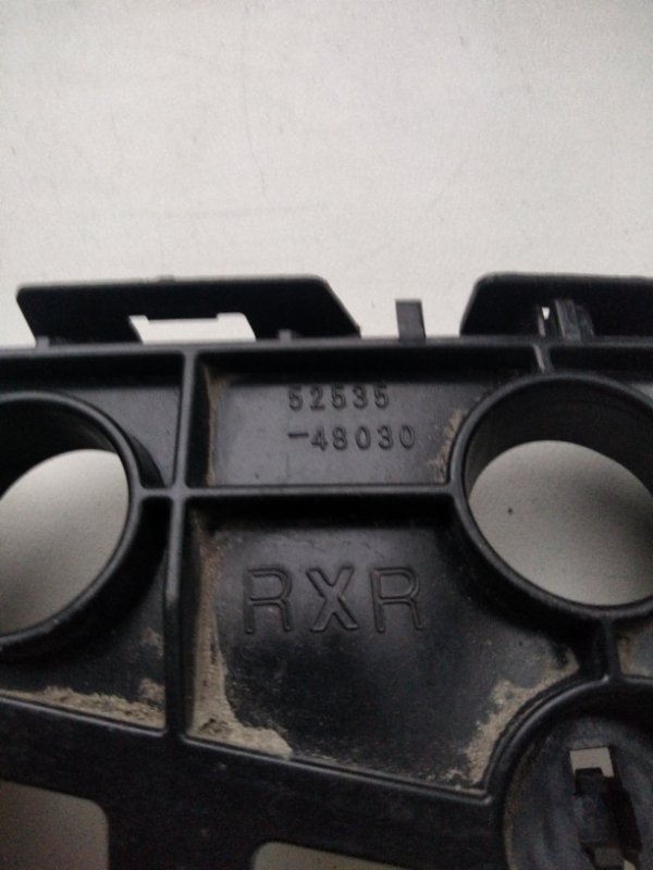 Кронштейн переднего бампера правый RX350/450 15-22