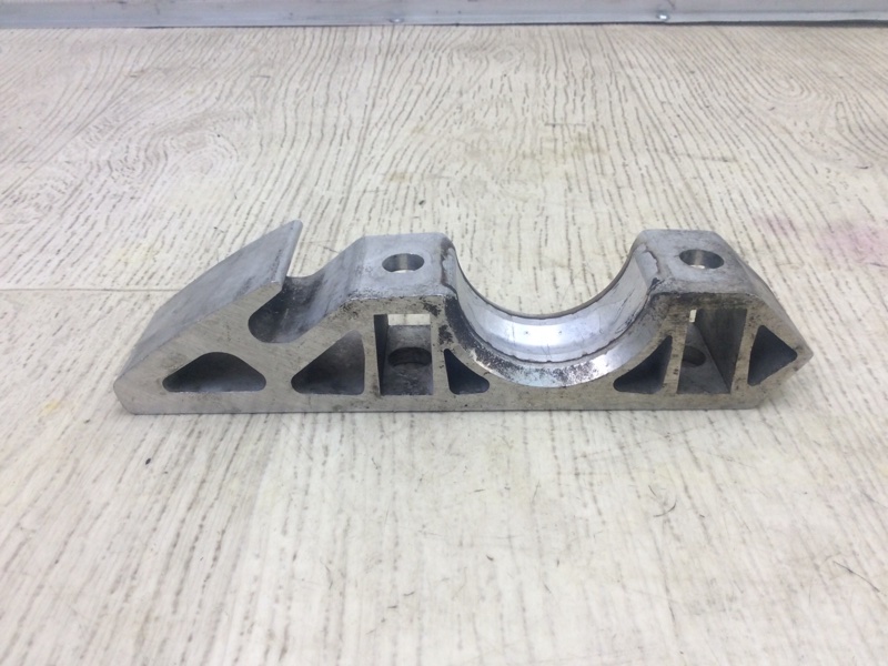 Крепление стабилизатора CAYENNE 10-18 2011 4.8L Крепление стабилизатора CAYENNE 10-18 2011 4.8L