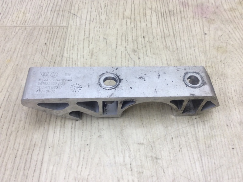 Крепление стабилизатора PORSCHE CAYENNE 10-18 4.8L Крепление стабилизатора PORSCHE CAYENNE 10-18 4.8L