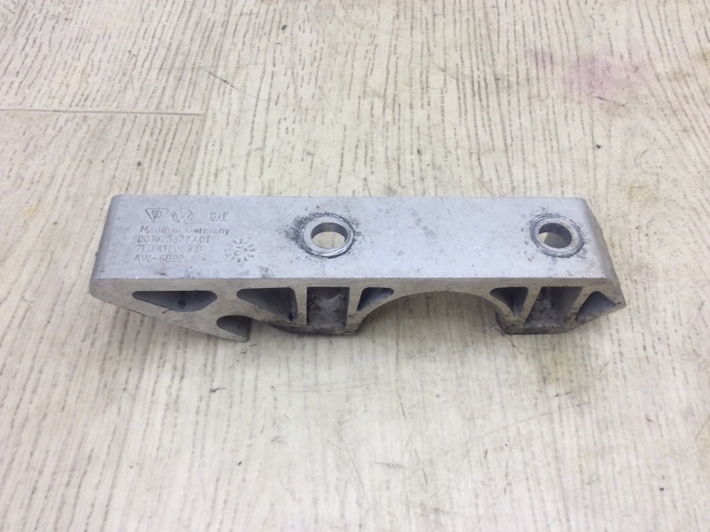 Крепление стабилизатора PORSCHE CAYENNE 10-18 4.8L Крепление стабилизатора PORSCHE CAYENNE 10-18 4.8L