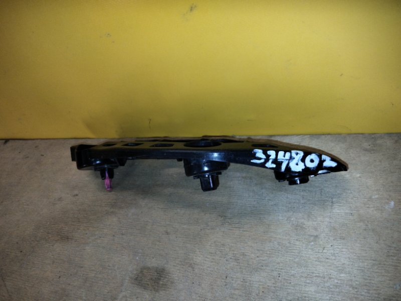 Кронштейн переднего бампера правый RX350/450 15-22