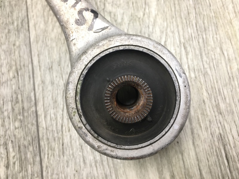 Рычаг задней подвески поперечный верхний задний правый LS600HL 06-17 2008 Седан 5.0