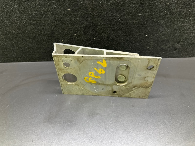 Кронштейн усилителя заднего бампера левый QX60/JX35 12-20 2019 3.5 VQ35DD