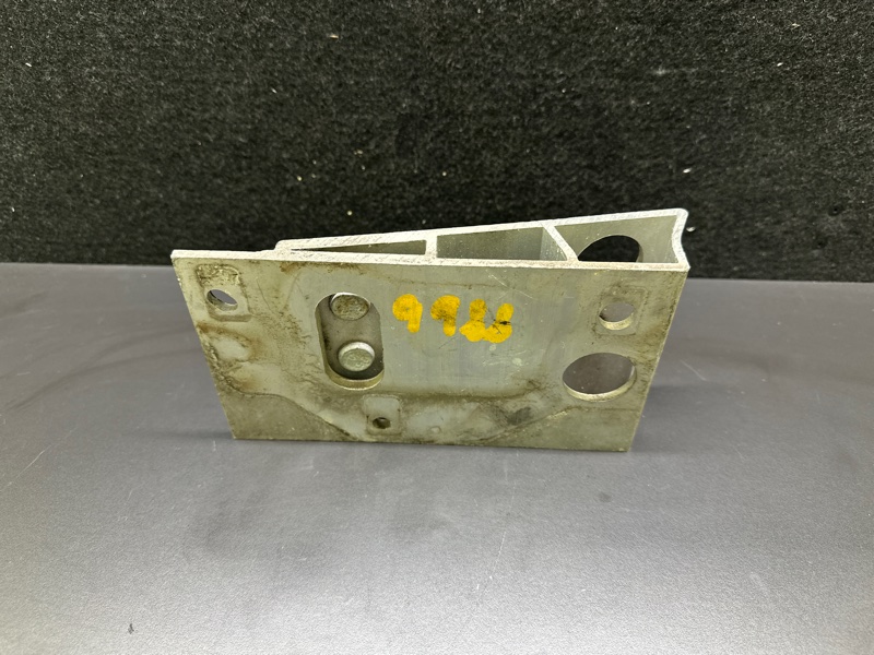 Кронштейн усилителя заднего бампера правый QX60/JX35 12-20 2019 3.5 VQ35DD