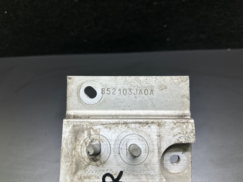 Кронштейн усилителя заднего бампера правый INFINITI QX60/JX35 12-20 3.5 VQ35DD