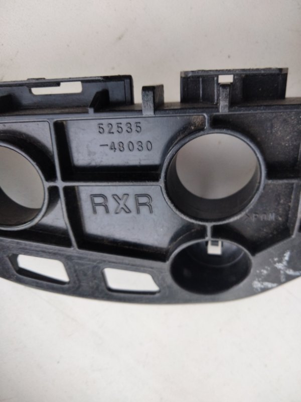 Кронштейн переднего бампера правый RX350/450 15-22