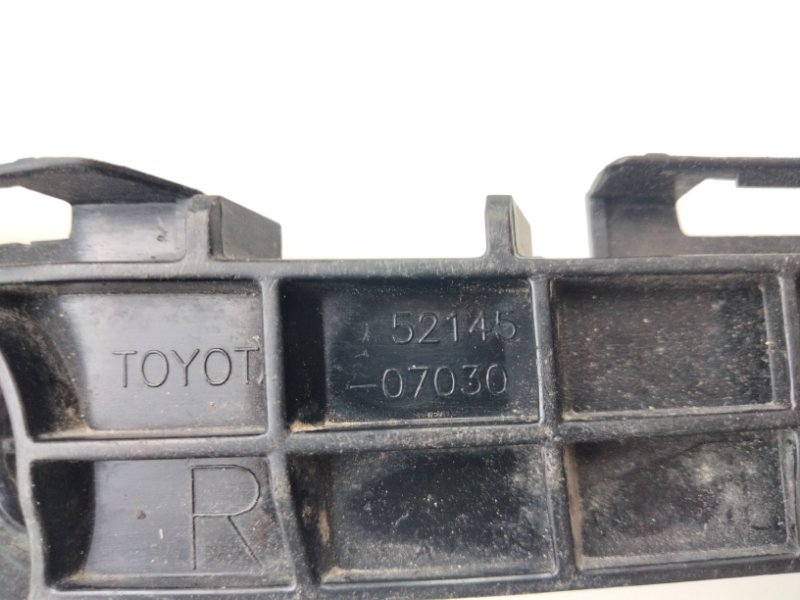 Кронштейн переднего бампера правый AVALON 13-18