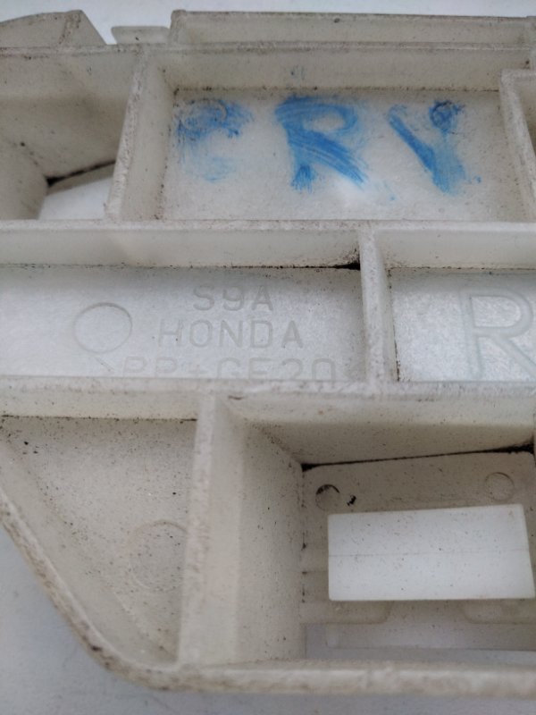 Кронштейн переднего бампера правый CRV 02-06